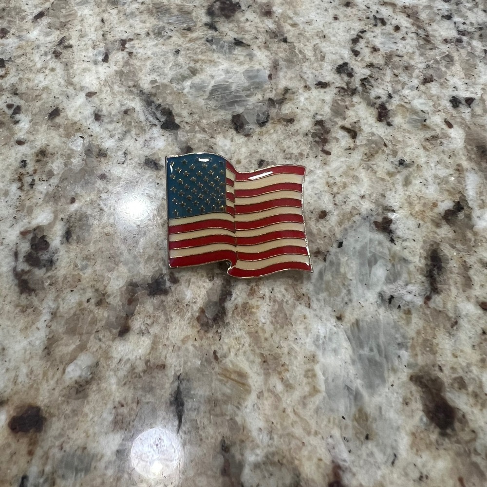 Klein International Ltd American Flag Lapel Pin Waving USA Enamel‎ Gold Tone Vtg